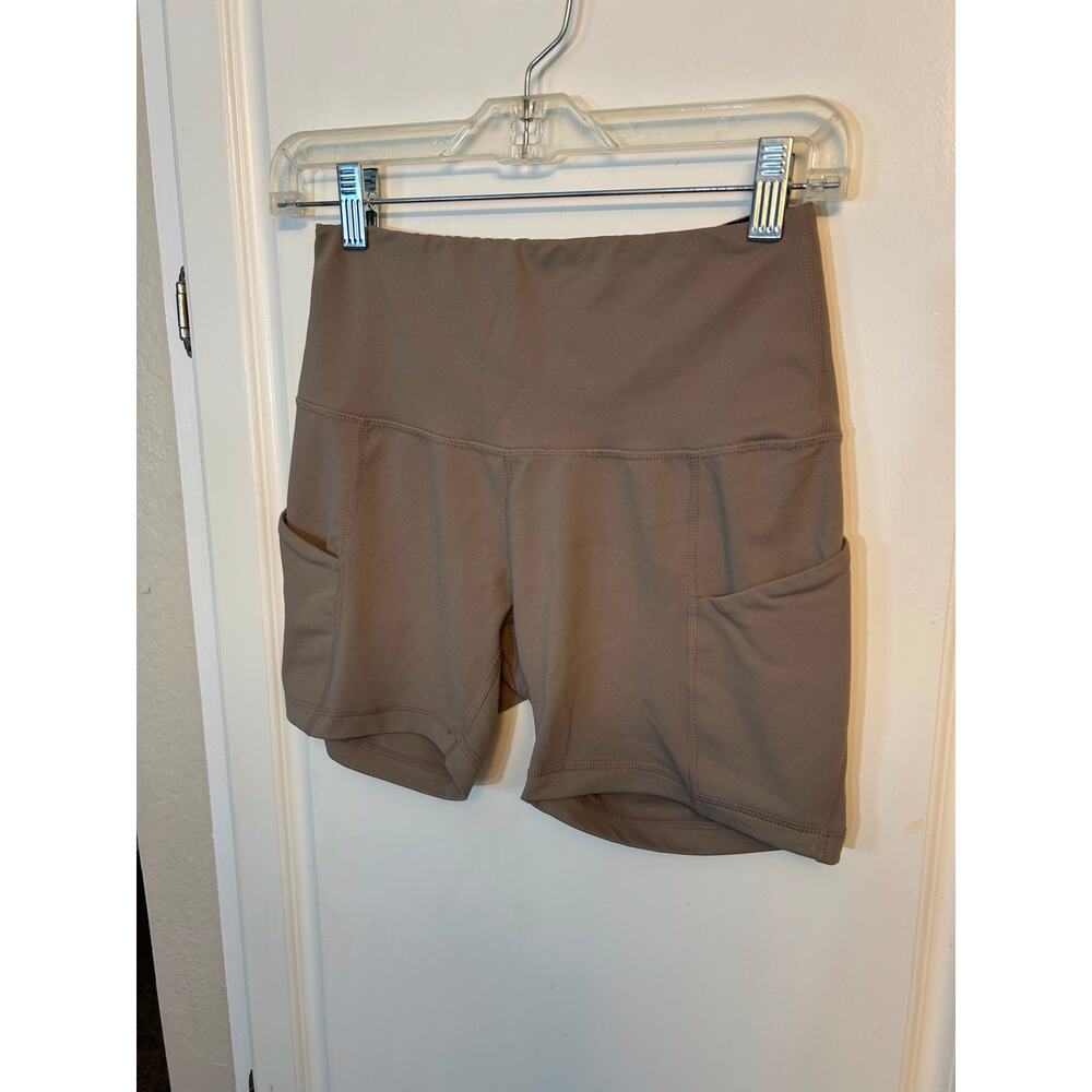 Ododos beige activewear shorts with pockets